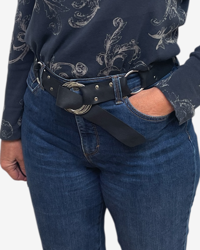 Black Leather Ring Belt Silver Rivets Reversible close look