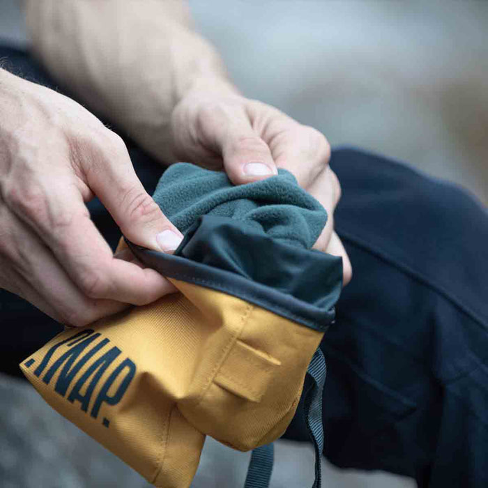 snap climbing chalk pocket zip 3