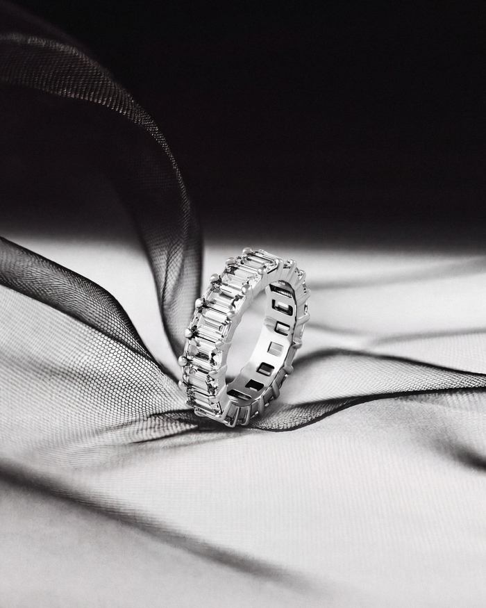 DARKAI Emerald Tennis Ring Ambient Picture