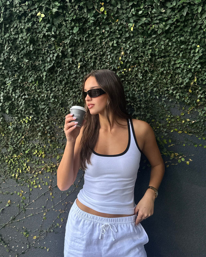 JAG kate contrast scoop tank blackwhite