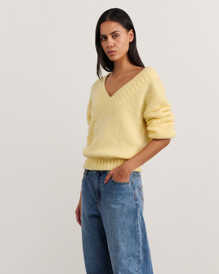 JAG lily v neck knit sunshine