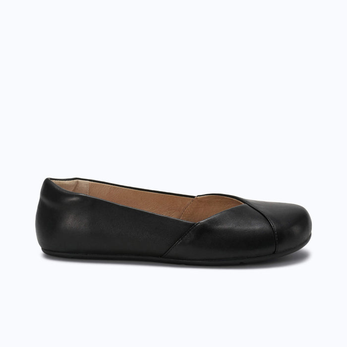 Xero Shoes Phoenix - Women Shoe in Black with Toe Facing Right