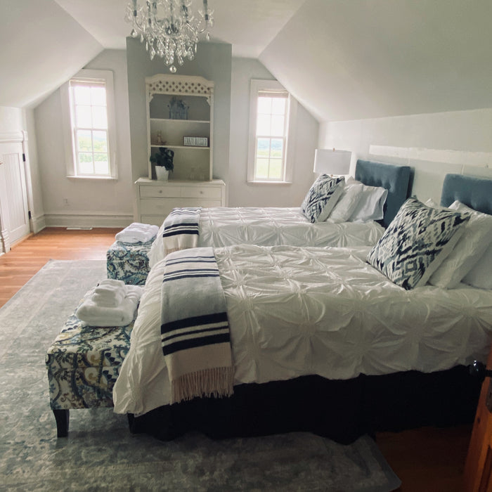 Private Room with Shared Bath (South)