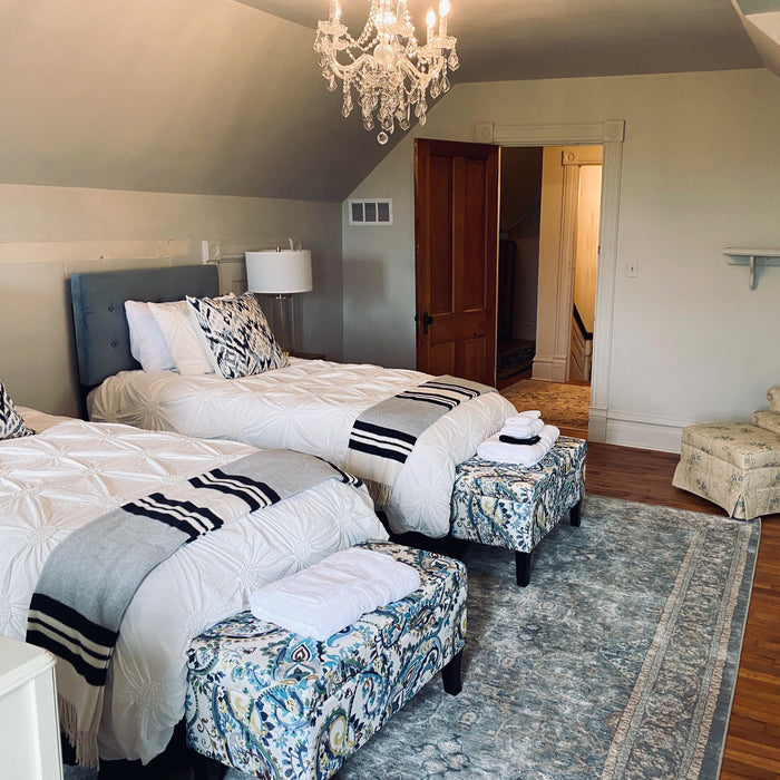 Private Room with Shared Bath (South)