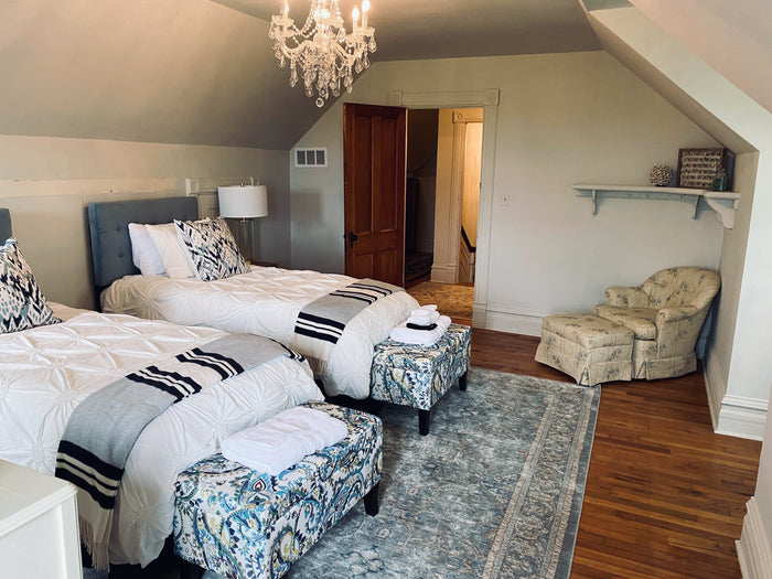 Private Room with Shared Bath (South)