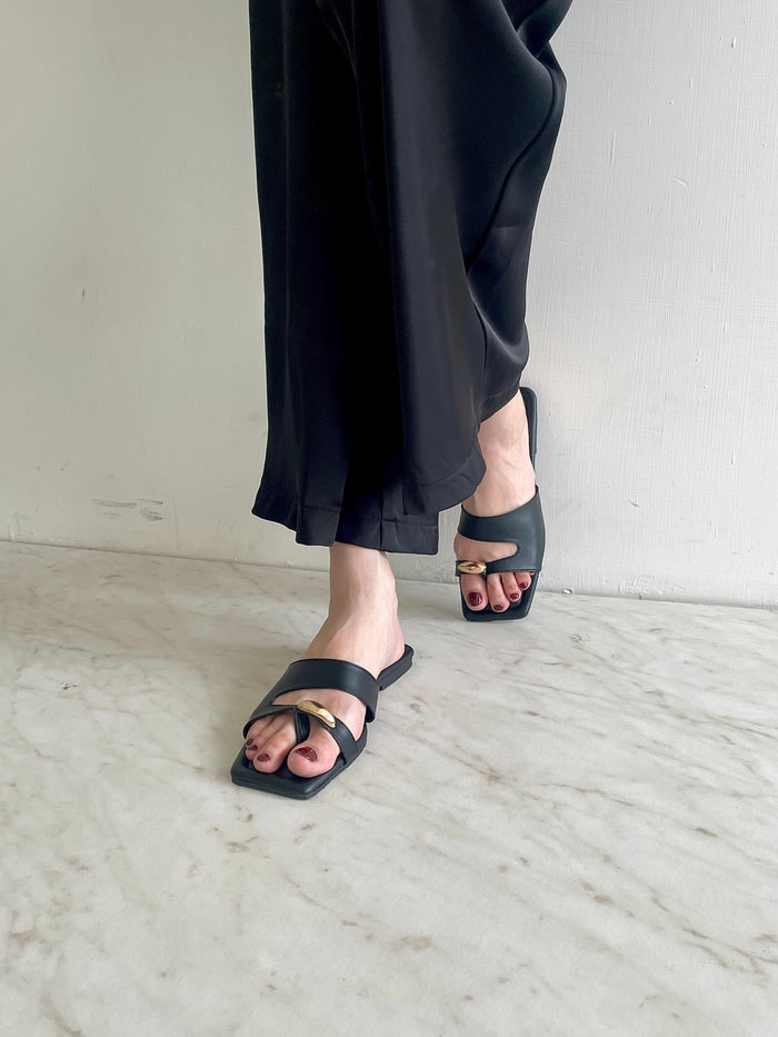 Rae Slipper | Black